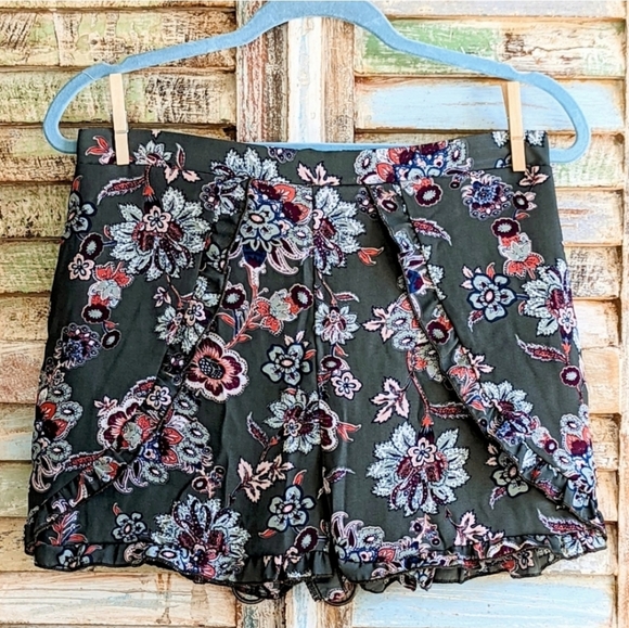 Floral Ruffle Tulip Shorts High Waist Dark Sage Green Paisley Print - Picture 1 of 3